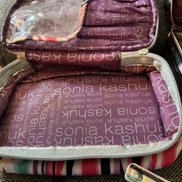 Travel Toiletry and Makeup Set - Picture 5 of 11